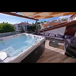 Penthouse Stella شقة بولا