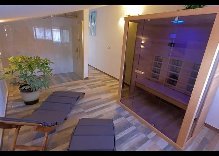 Penthouse Stella 풀라