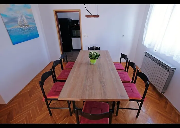 Penthouse Stella 아파트 풀라