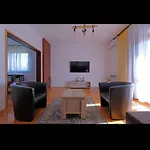Penthouse Stella * פולה